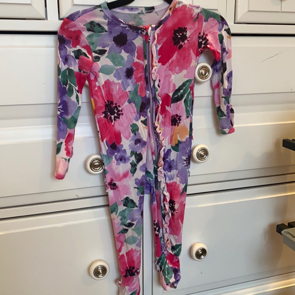 Gigi and max onesie Emilia